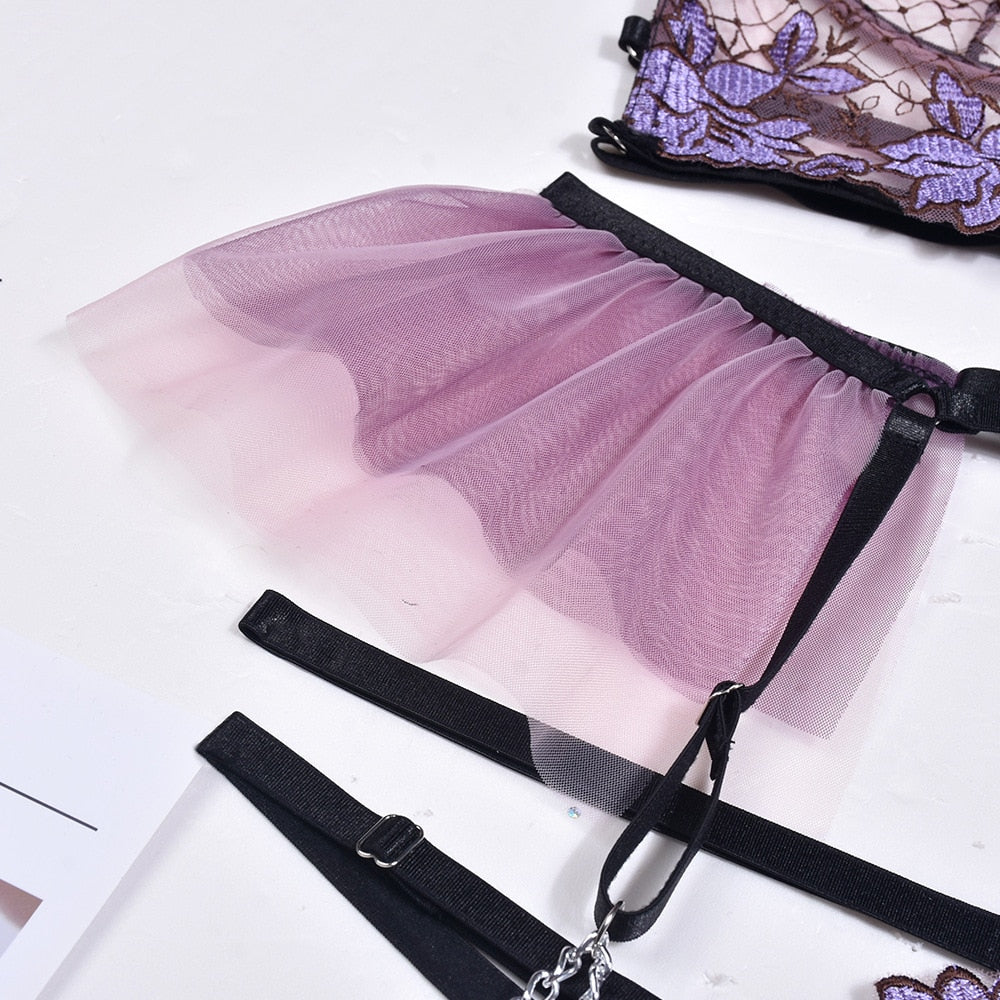 Ensemble lingerie de luxe sexy fleuri et frou-frous avec porte-jarretelles Violette