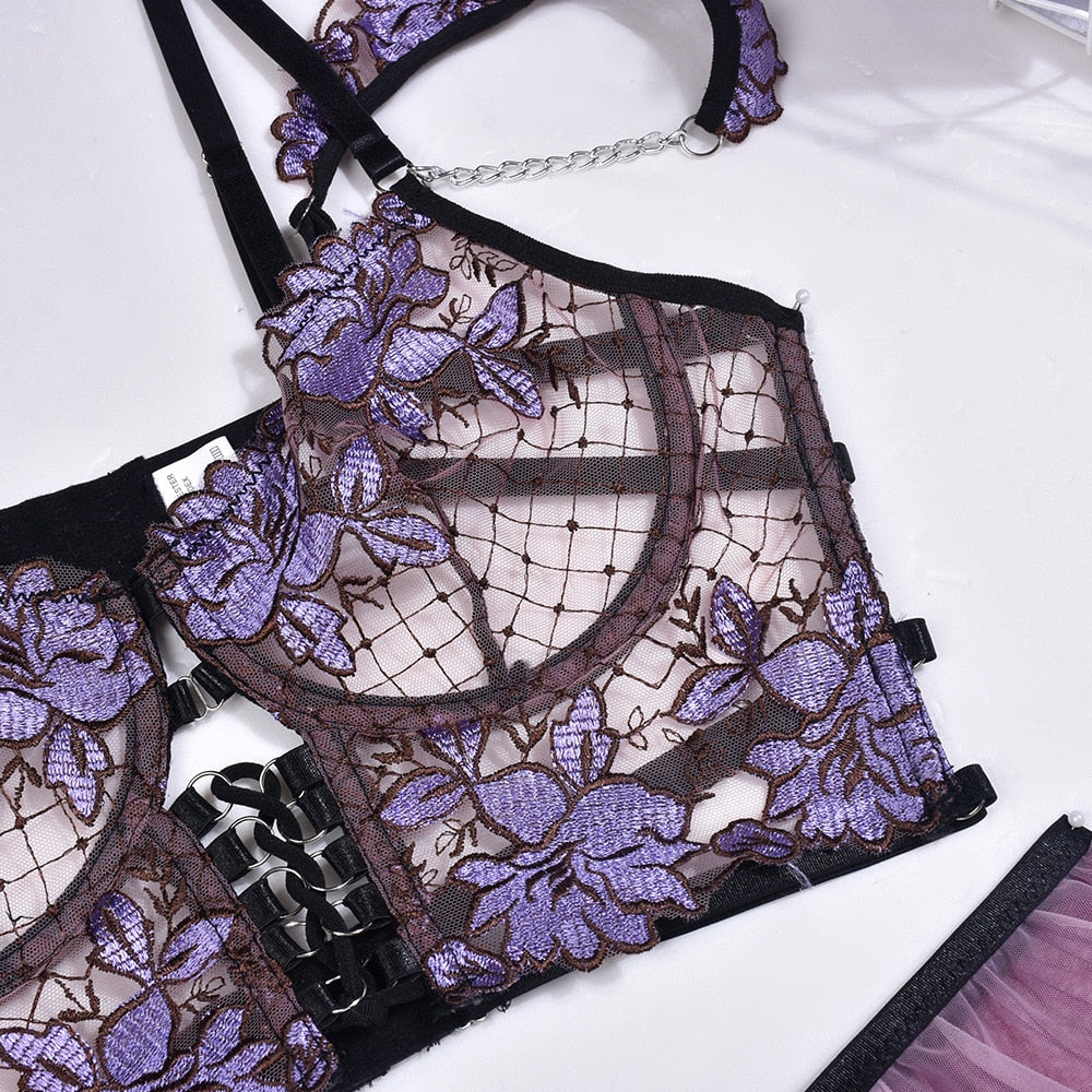 Ensemble lingerie de luxe sexy fleuri et frou-frous avec porte-jarretelles Violette