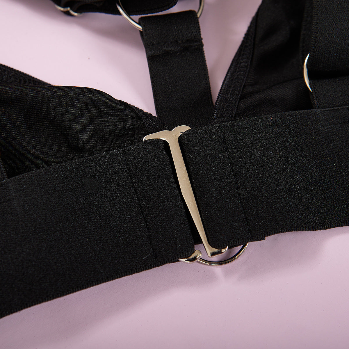 Ensemble lingerie sexy noir harnais trois pièces avec chaînes Koenigs